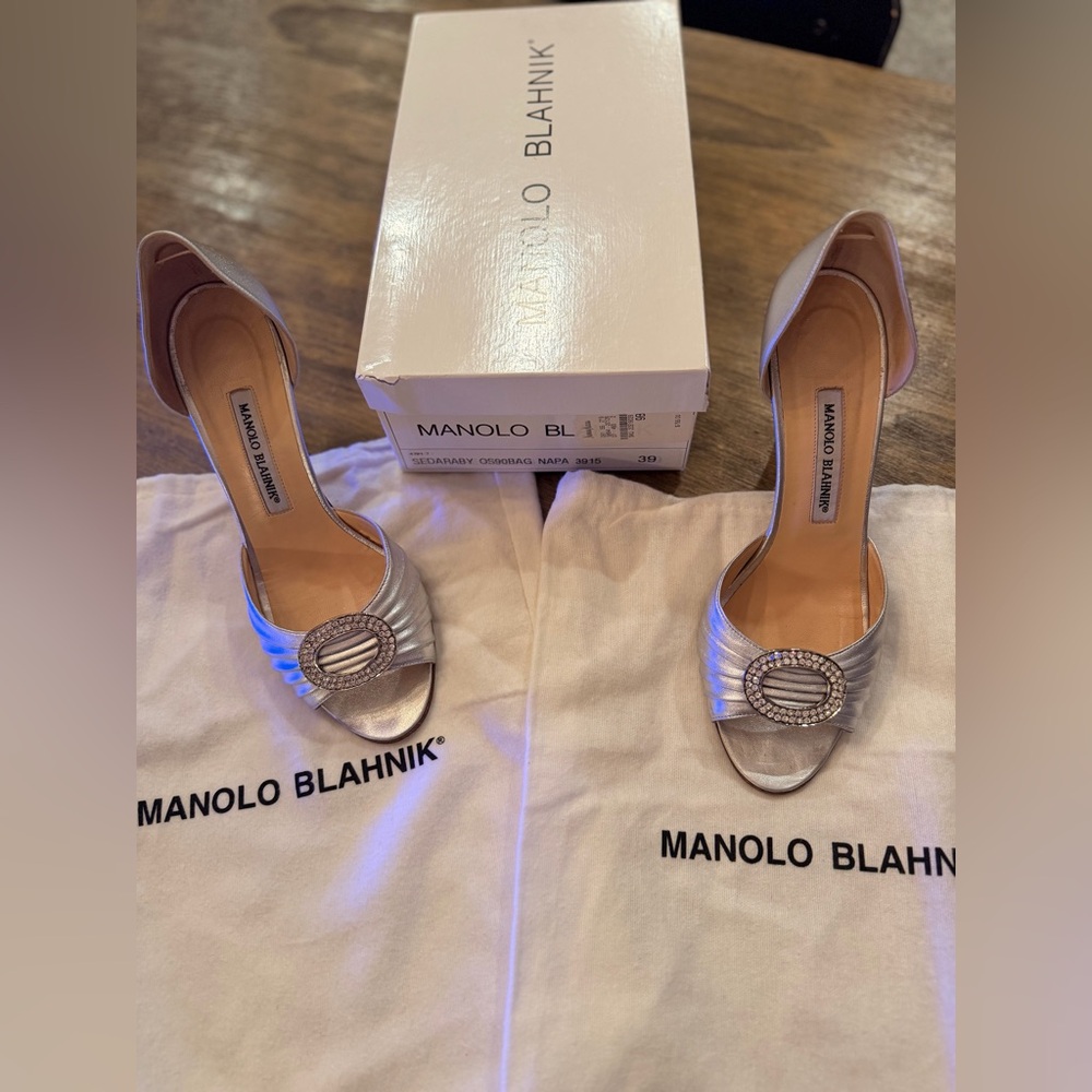 Manolo Blahnik Sedaraby D'Orsay peep-toe pumps in SATC 'Carrie' Silver